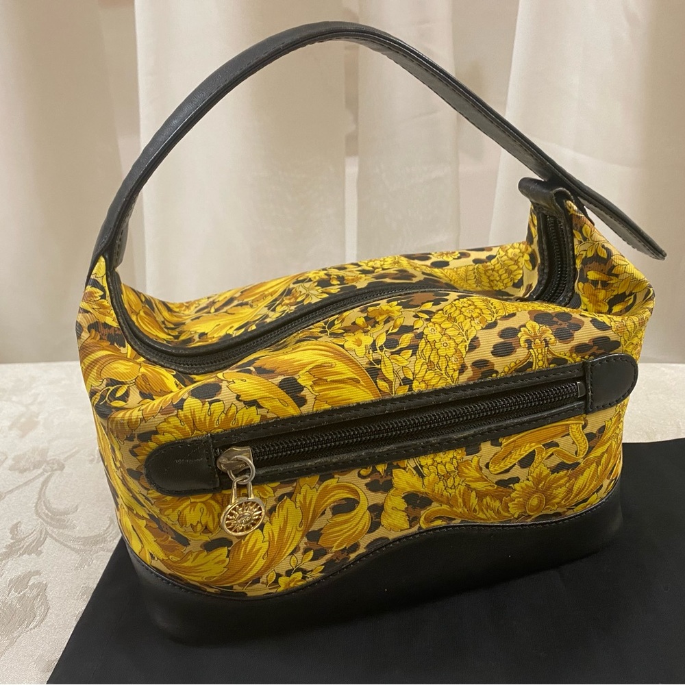 🆕 Versace Baroque Vanity case Bag😍